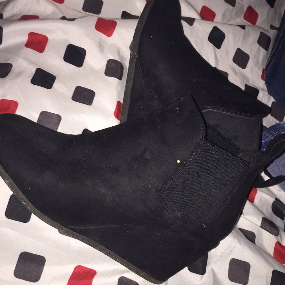 Black wedged heels